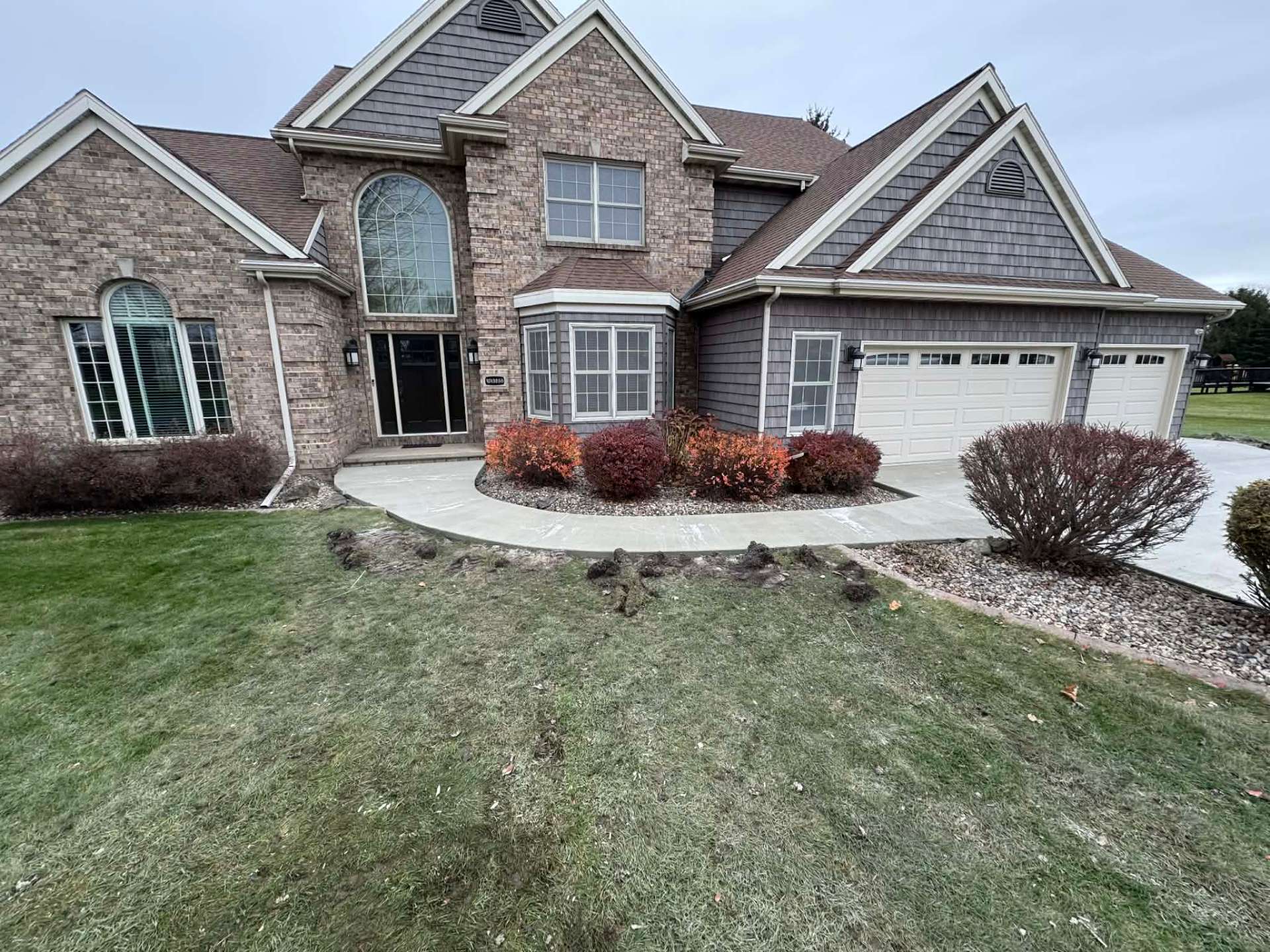 Finished concrete walkway by Kuphal Concrete